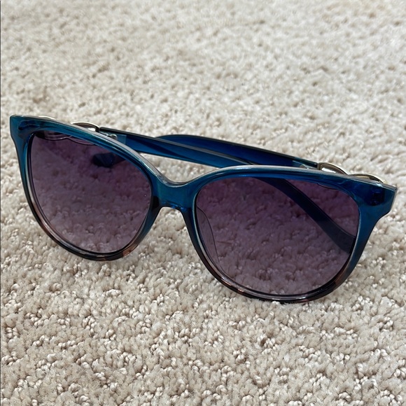 Stylish Blue Sunglasses - Picture 2 of 10